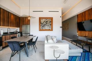 Chic Condo with Scenic Views, Pool and Gym - 4