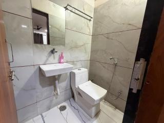 The Golden Hour Penthouse An Urban Sanctuary - 9