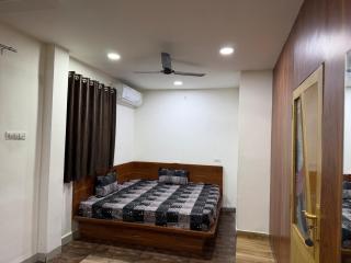 The Golden Hour Penthouse An Urban Sanctuary - 7