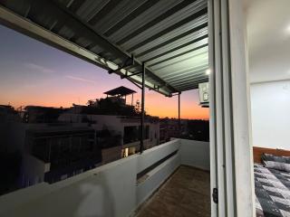 The Golden Hour Penthouse An Urban Sanctuary - 4