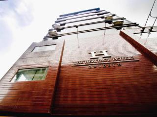 The Heritage Sathorn Suite Hotel - 2