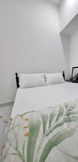 Everest Private Room in 1BHK Apartment - 0