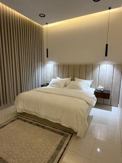 شقة بغرفة معيشة وغرفة نوم - 2