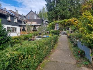 Hotel Silonce Radevormwald am See -ruhige Lage im Grünen, Parkplatz und Garten ideal für Natur und Wanderfans - 7