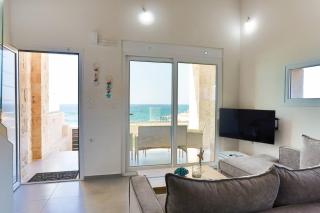 Lucia Beachfront Suite - 6