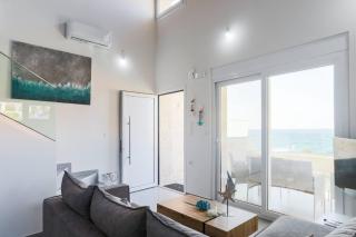 Lucia Beachfront Suite - 2