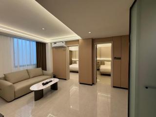 Four Seasons Hotel - 1