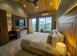 Queen Hills Resort and Hotel By Edge Group - Rooftop Restro, Balcony View - 0