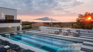 Modern villa Dea with jacuzzi and pool in Porec - 9