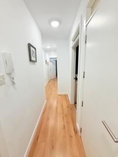 Spacious 2 Bedroom Apartment Centre Of Town - 3