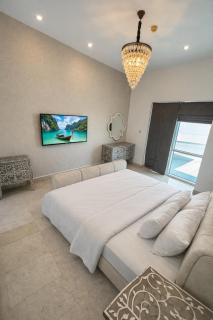 Charming Room Bath inside & Balcony - Dubai - 2