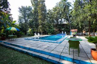 Waters Edge Retreat l 6 BR Private Villa with Large Pool - 9