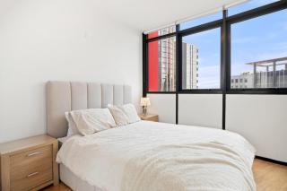 Modern 2 Bedroom Southbank Apartment - 3
