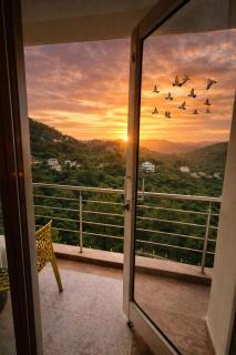 Rose Kasauli by Continental Group Kasauli !! Prime Location ! Restaurant ! Lawn ! Parking - 4