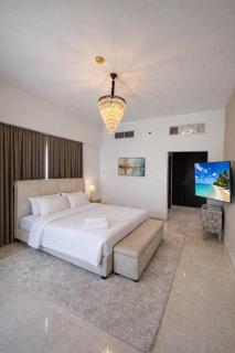 Charming Room Bath inside & Balcony - Dubai - 1