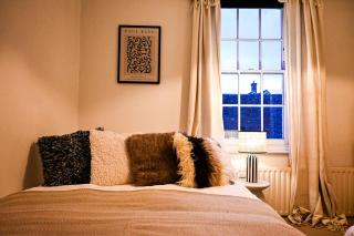 Cathedral Cottage - 7