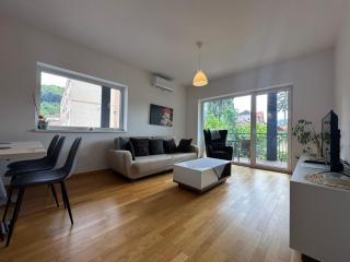 Golden Goose Apartment - 4