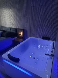 Mostique Spa Apartament with Jacuzzi - 7