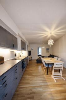 Large 3 bedroom apartment in the center with parking - 0