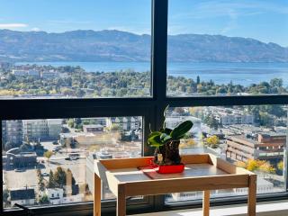 Stunning Lake Views - downtown 2 Bedroom apartment - rooftop lounge - 0