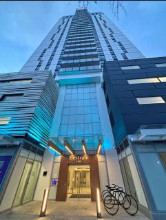 Stunning Lake Views - downtown 2 Bedroom apartment - rooftop lounge - 3