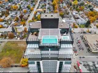 Stunning Lake Views - downtown 2 Bedroom apartment - rooftop lounge - 7