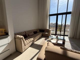 Bright Kamaran 2BR | Lofty Ceilings & Pool Access - 6