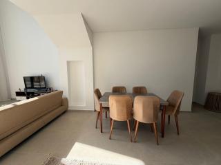 Bright Kamaran 2BR | Lofty Ceilings & Pool Access - 3