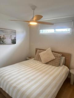 Mellow mountains, boutique beach house - 3