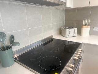 Mellow mountains, boutique beach house - 5