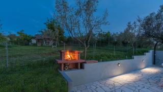 Villa Pendolina with pool and grill in Umag - 1