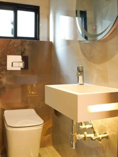 Comfortable Entire House in DHA Phase 6 Lahore Near Raya and Dolmen Mall - 6