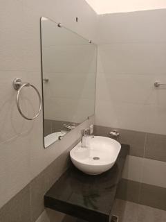 Comfortable Guest Room in Central Gulberg Near MM Alam Road and Liberty Market, Lahore - 7