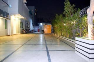 Comfortable Guest Room in Central Gulberg Near MM Alam Road and Liberty Market, Lahore - 4