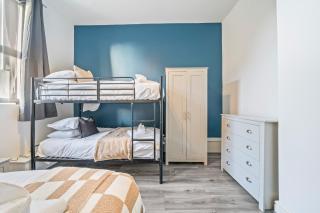 Latimer Flat 1 - Spacious 2-Bed Apt - Sleeps 7 - Ground Flr - 5