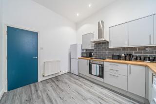 Latimer Flat 1 - Spacious 2-Bed Apt - Sleeps 7 - Ground Flr - 3