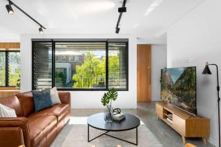 Impeccable 3-Bed Home Near the Beach - 4