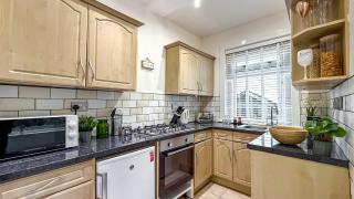 Quite and new Glasgow house, Commore Drive - 5