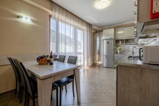Central Cozy Apartment On Rustaveli - 6