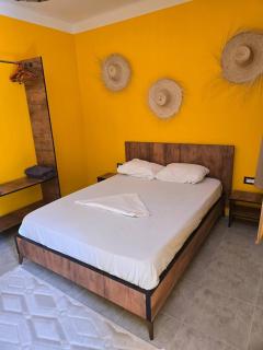 Cozy 1-Bedroom Apartment in Sousse with Outdoor Kitchen and Balcony - 4