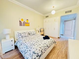 Upgraded Sea View 1BR Dubai Marina, Walk Metro & JBR - 4