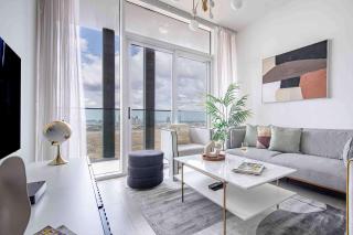 Frank Porter - Bloom Tower A - 0