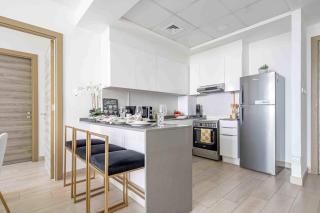 Frank Porter - Bloom Tower A - 2