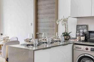 Frank Porter - Bloom Tower A - 1