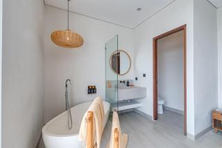 Hidden 3BR Gem Aliara Luxe Pool Villa near Pererenan - 2