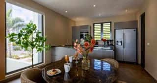 Coral Estate Ocean View Apartments - 5