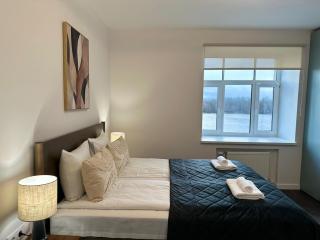 Panoramic River View I Spacious Modern 2BR Apartment - 0