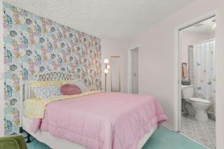 Sebring Circle Studio Stay- Postcard Mural Views - 2