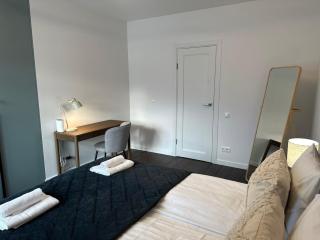 Panoramic River View I Spacious Modern 2BR Apartment - 1