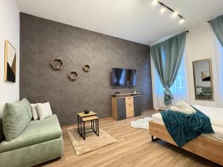 Stay & Explore Budapest Comfortable Home for 4 - 9